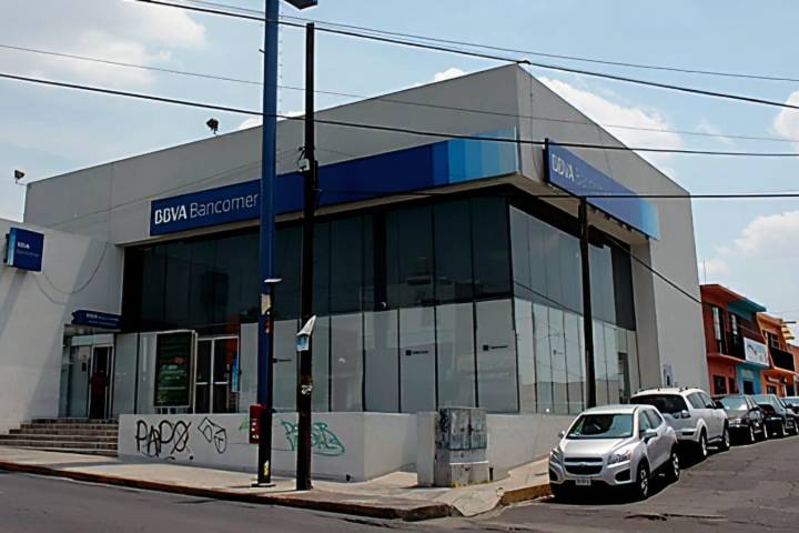 Dos cuentahabientes son asaltadas dentro de BBVA en la colonia Doctor Miguel Silva
