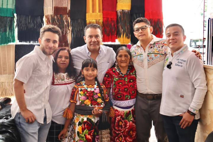 ¡Llévate a mamá al concierto de "El Buki" comprando artesanía michoacana!