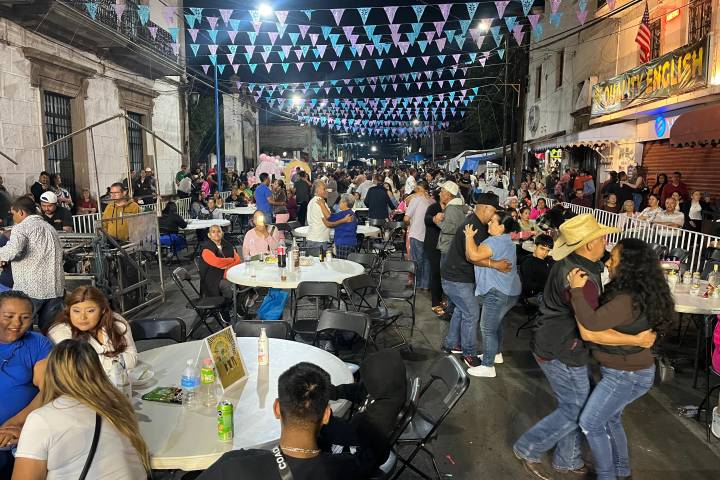 Éxito total en Quiroga, más de 3 mil personas celebran a las mamás en gran baile y concierto