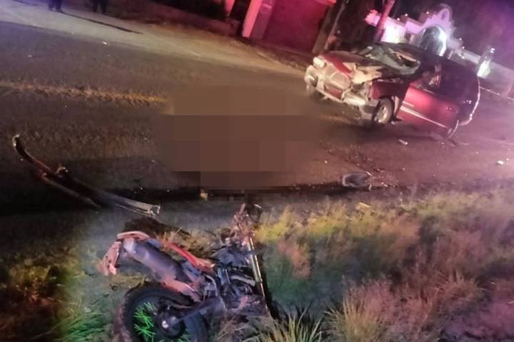 Motociclista muere tras ser impactado por camioneta en Zinapécuaro