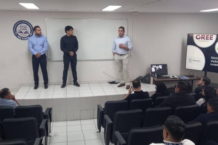 Promueve Carlos Torres Piña capacitación especializada para la atención de personas con discapacidad