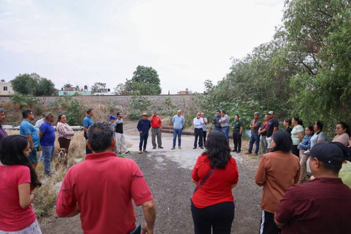 Busca Adolfo Torres solución al abastecimiento de agua en Huertos de Atapaneo