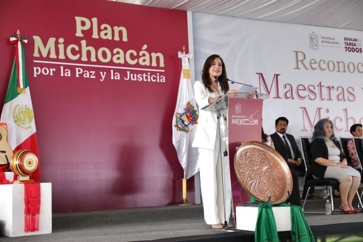 Bedolla reactiva pagos por defunción y premia décadas de labor docente
