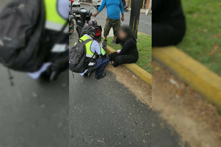 Joven sufre accidente de moto en la avenida Juárez de Zamora