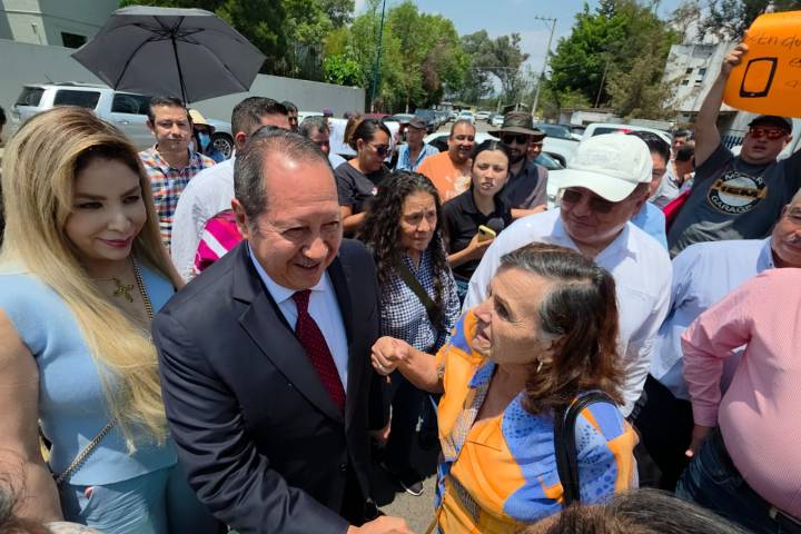 "¡Que entregue el celular!": Leonel Godoy declara en FGE en medio de gritos contra Grecia Quiroz