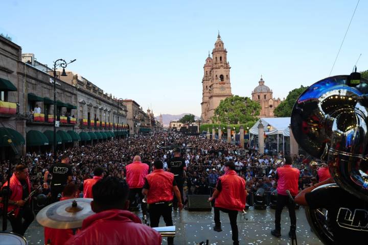 Banda La Más Fresona prende festejos del 485 Aniversario de Morelia