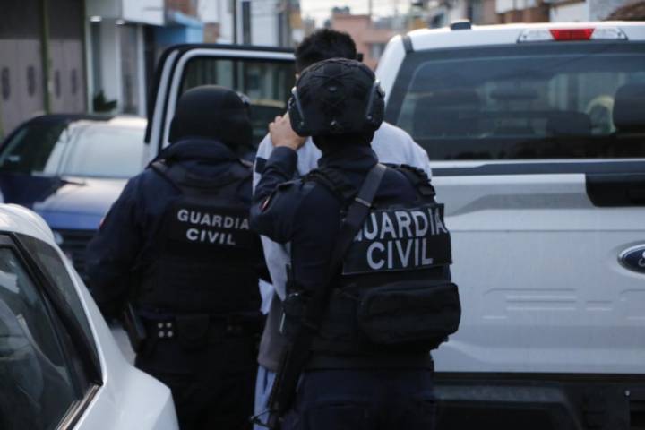 FGE asegura droga e instrumentos para su distribución; hay un detenido