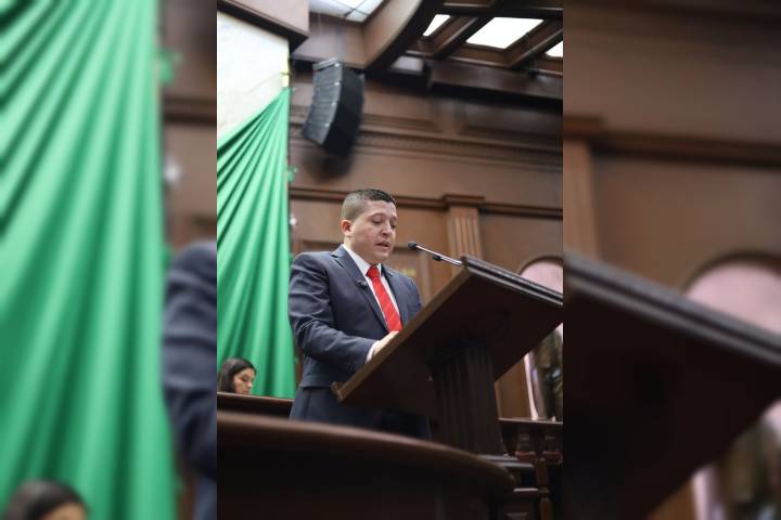Presenta Vicente Gómez inciativa para fortalecer la educación digital en Michoacán
