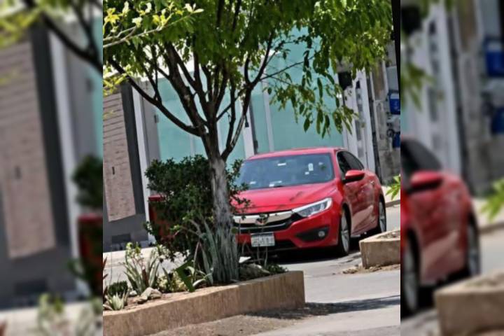 Localizan vehículo baleado en la colonia Zapata de Apatzingán; no hay heridos