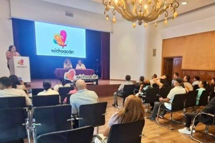 Sectur acredita a guías turísticos para mejorar la atención a visitantes