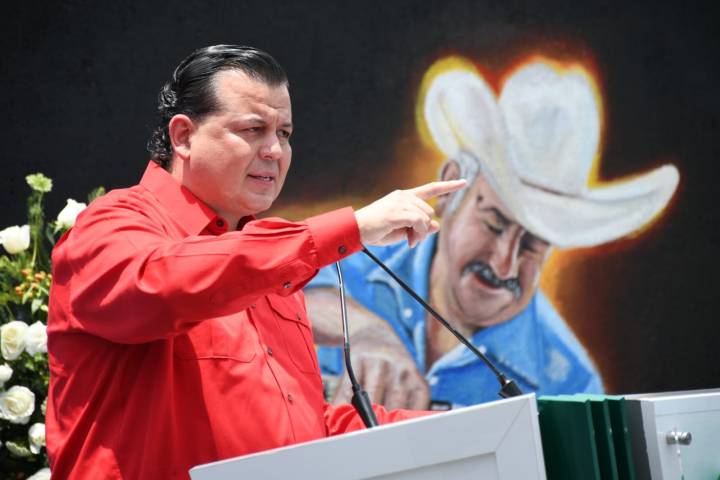 Sergio Rangel sí honraba el sombrero, no lo usaba de disfraz para aplaudirle al gobernador: Memo Valencia