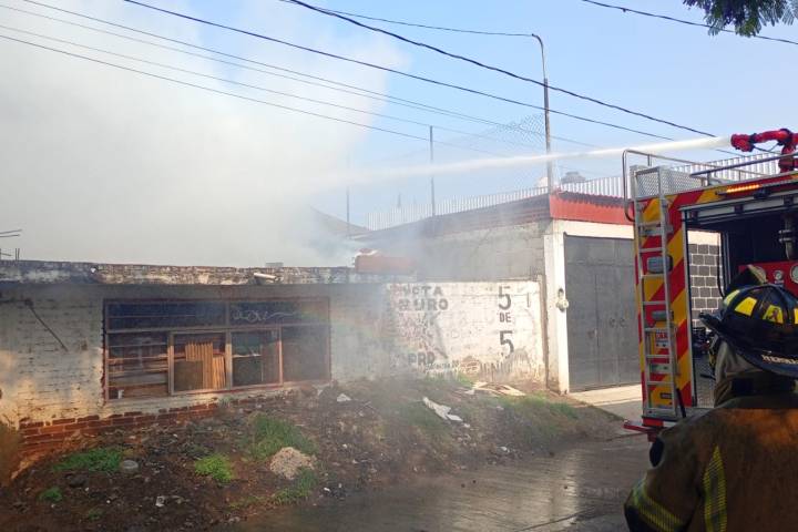 Se registra incendio de domicilio en la colonia Ejidal Tres Puentes