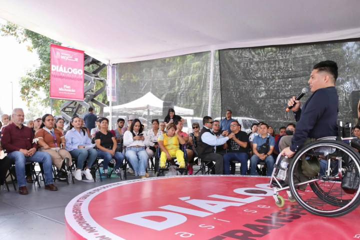 Teleférico de Uruapan, legado para personas con discapacidad: Bedolla