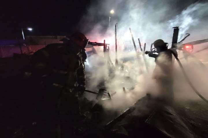 Arde cabaña en la colonia Nueva Valladolid