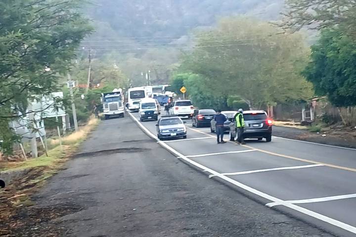 Reportan enfrentamiento y bloqueo en Cotija