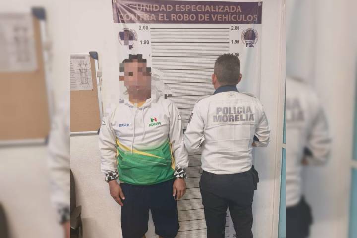 Policía Morelia detiene a sujeto en posesión de droga y auto robado