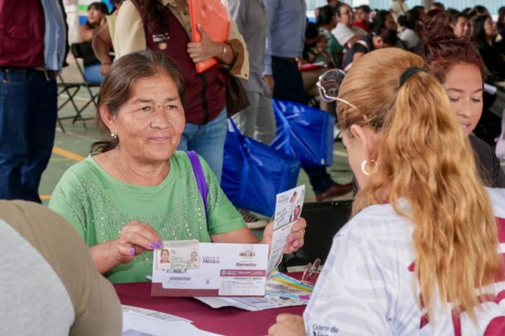 Familias de todo el estado reciben apoyo de la Beca Rita Cetina