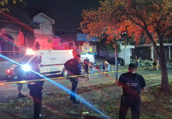 Empistolado asesina a dueño de pizzería y dejan herida a su empleada adolescente, en Uruapan