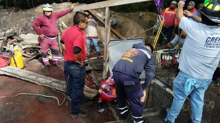 Hallan a dos hombres muertos dentro de un pozo en Ciudad Hidalgo; bomberos recuperan los cadáveres