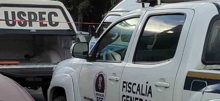 Taxista y conductor de camioneta se enfrentan a balazos en Epitacio Huerta; uno muere