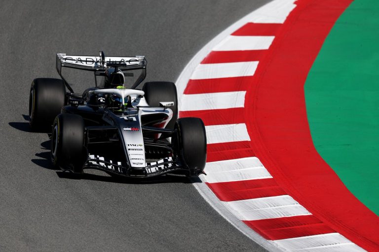 Cierra Pérez en 14o en GP de Barcelona 