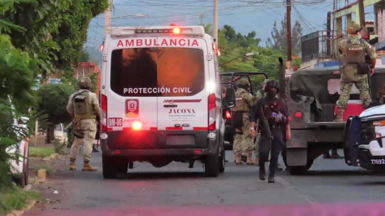 Albañil es ejecutado a bordo de su moto en Jacona