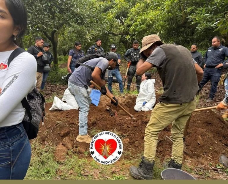 Madres buscadoras localizan restos de dos personas en fosas clandestinas de Uruapan