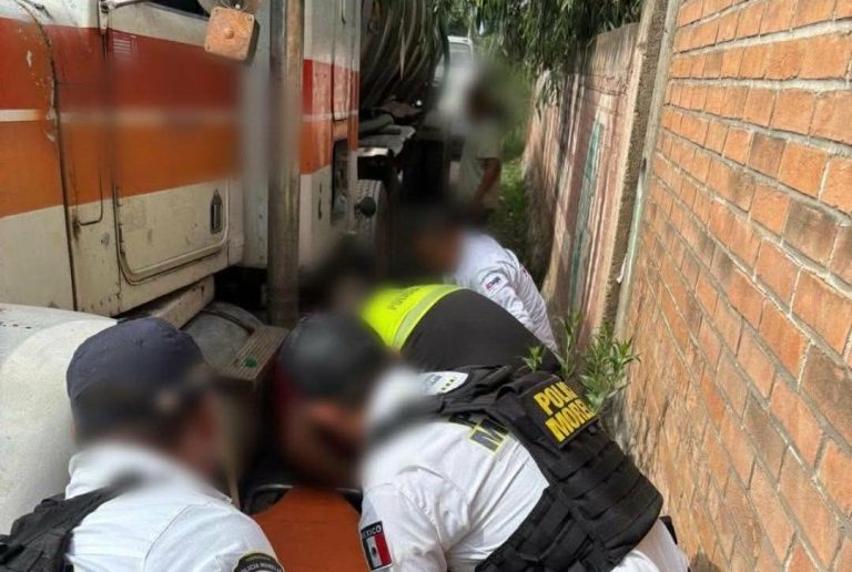 Chofer de camión pipa es baleado tras altercado vial en la Morelia-Pátzcuaro