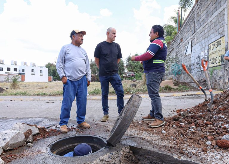 Adolfo Torres supervisa obra sanitaria en beneficio a familias de Valle de las Rosas