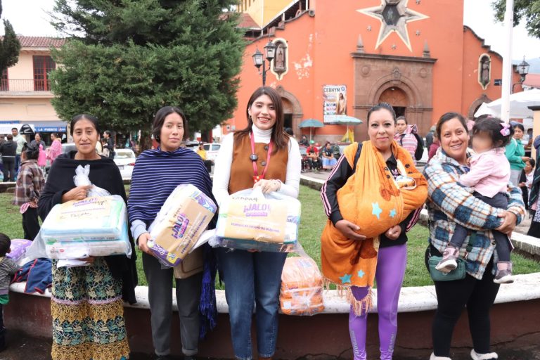 Caravana Jalo por las Mamás entrega 24 mil pañales en Paracho