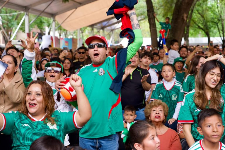 ¡Futbol mundialista llega a Morelia! Inaugura Bedolla el Jalo Futbolero con pantalla gigante