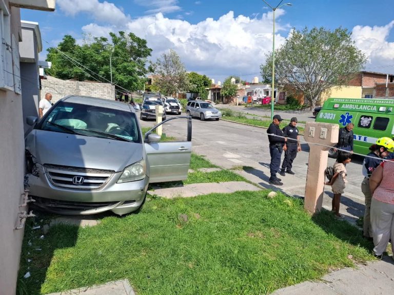 Choque entre vehículos deja dos mujeres lesionadas en La Piedad