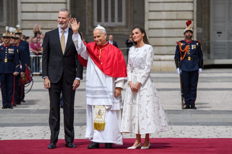 Apoteósica recepción al Papa León en España