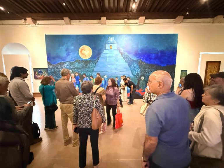 Adéntrate en el universo visual de Juana López de Samayoa en el Clavijero